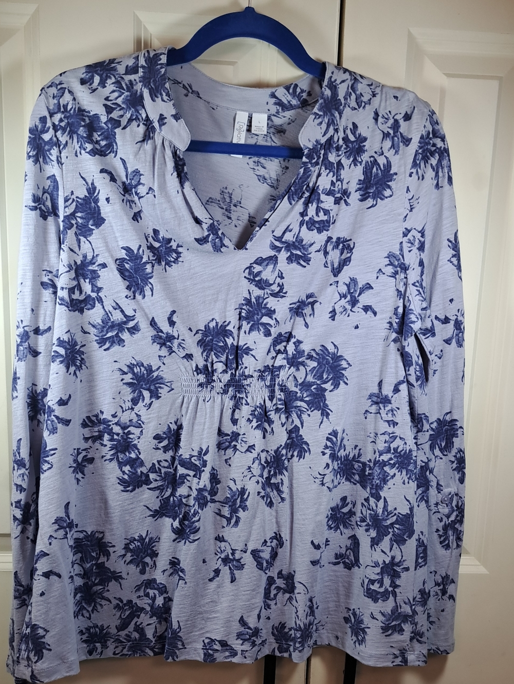 Relativity Light Blue Floral Long Sleeve V-Neck Top